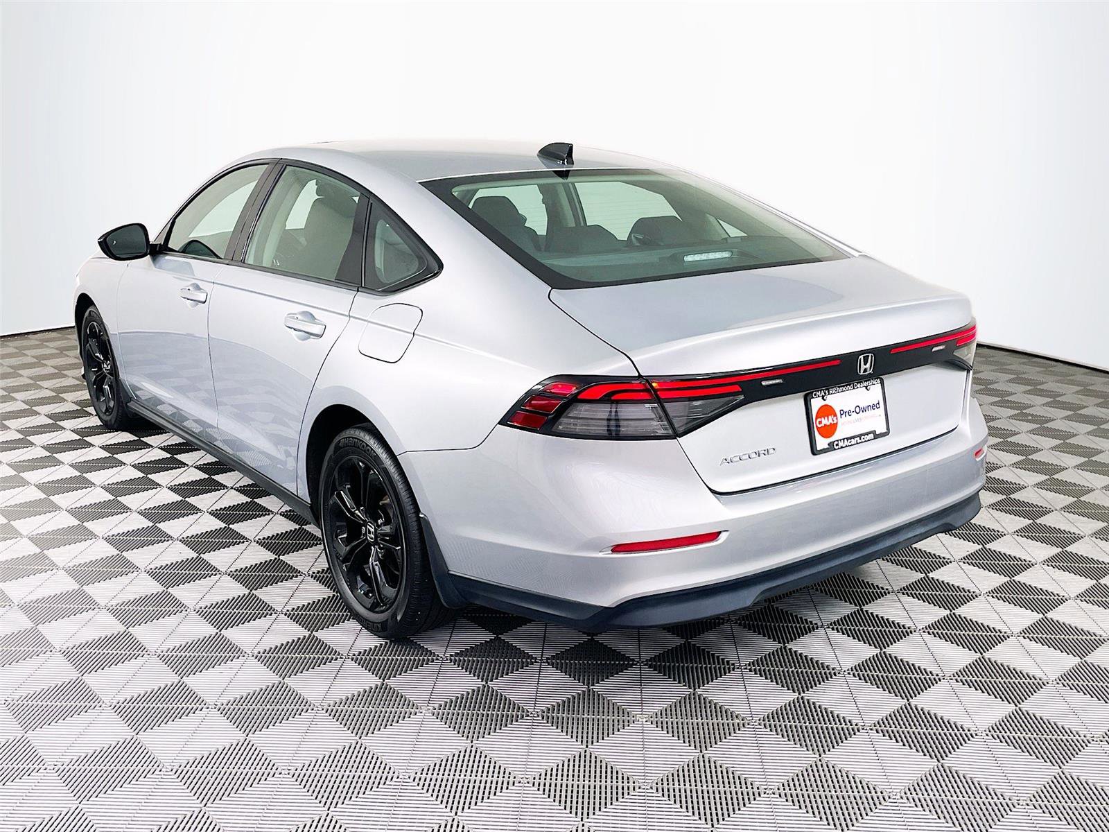 Used 2025 Honda Accord SE image 6