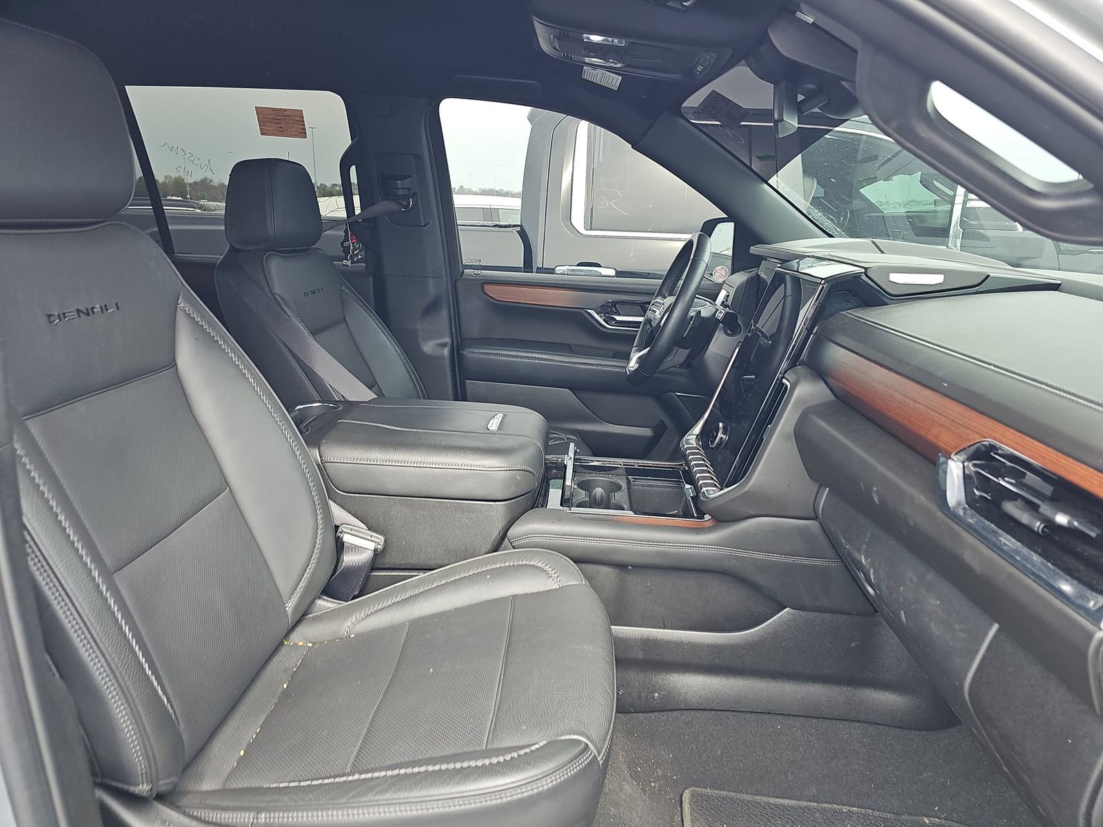 Used 2025 GMC Yukon Denali AWD/4WD image 15