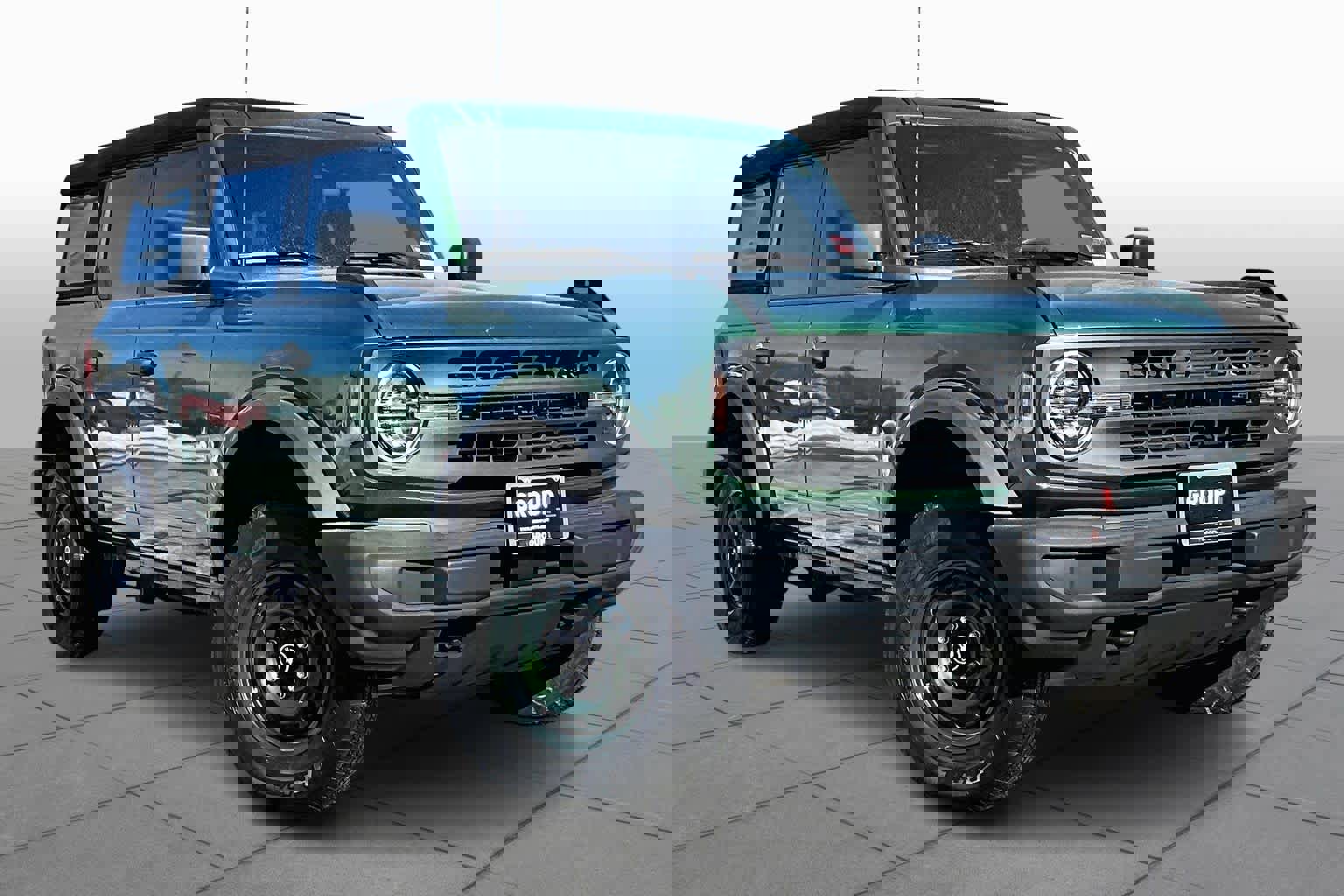 Used 2023 Ford Bronco Base image 2