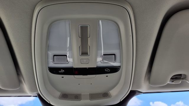 Certified 2023 Volvo XC60 B5 Plus w/ Climate Package image 20