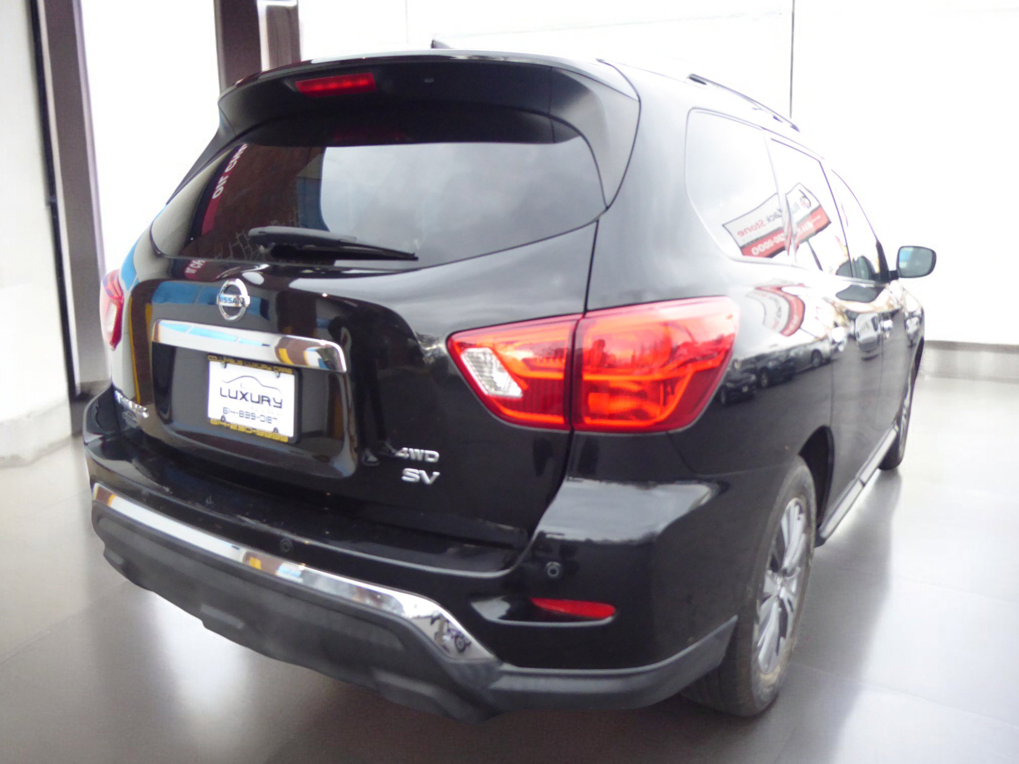 Used 2019 Nissan Pathfinder SV image 10