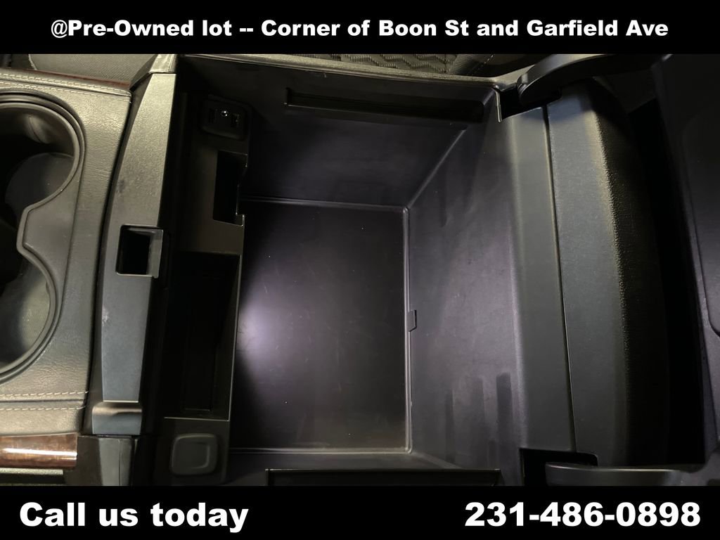 Used 2018 GMC Yukon SLE w/ SLE Value Package image 26