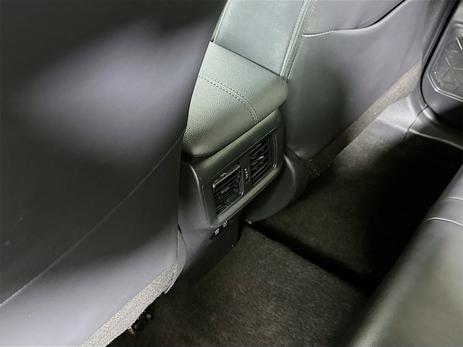 Used 2019 Toyota RAV4 XLE Premium image 23