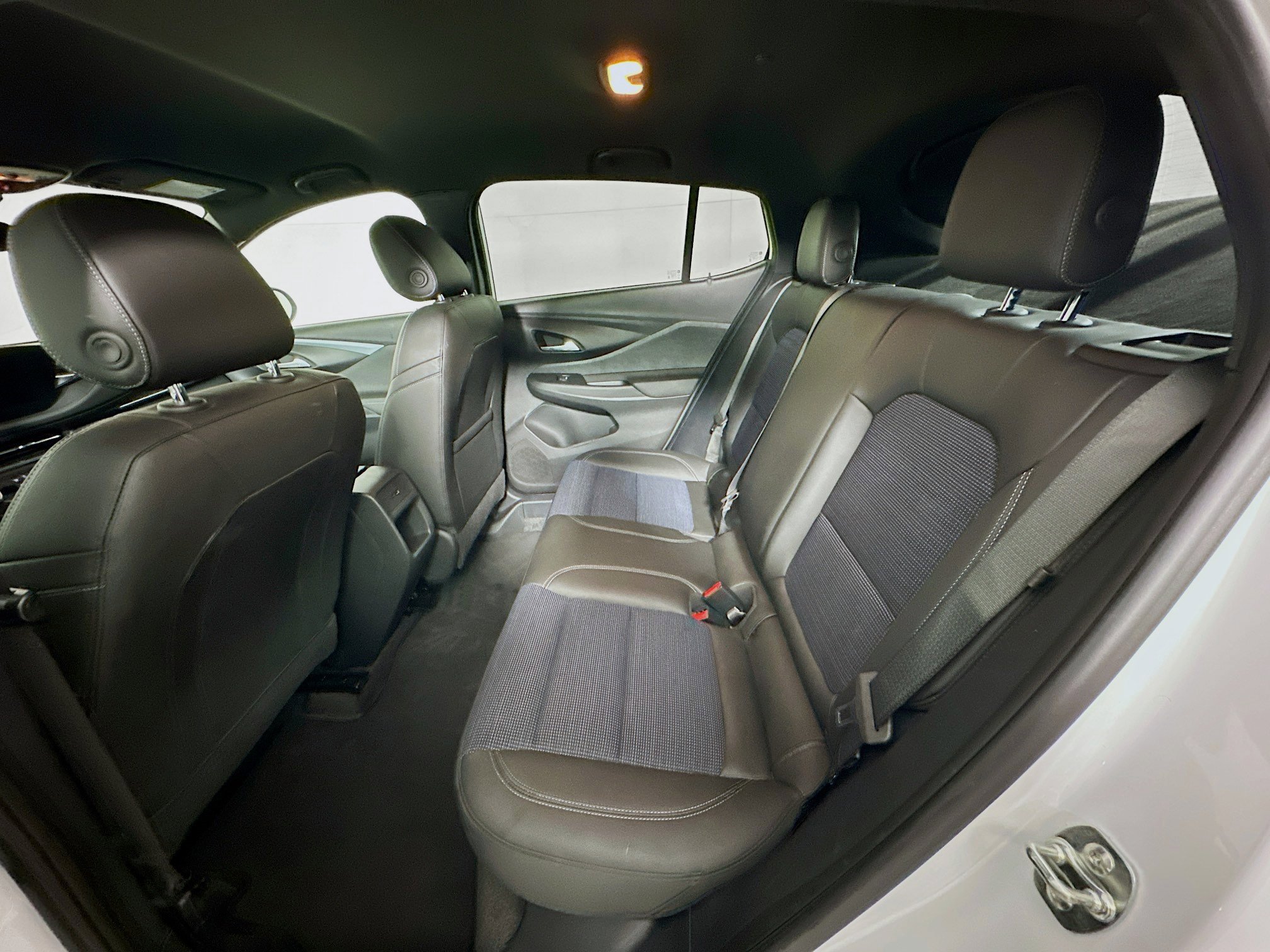Used 2025 Buick Envista Preferred image 27