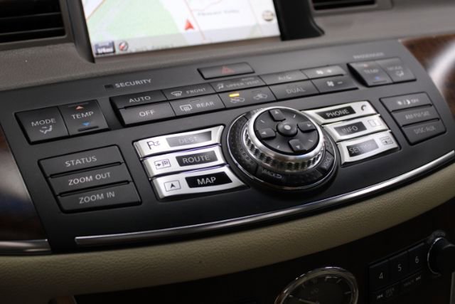Used 2010 INFINITI M35 w/ Technology Pkg RWD image 13