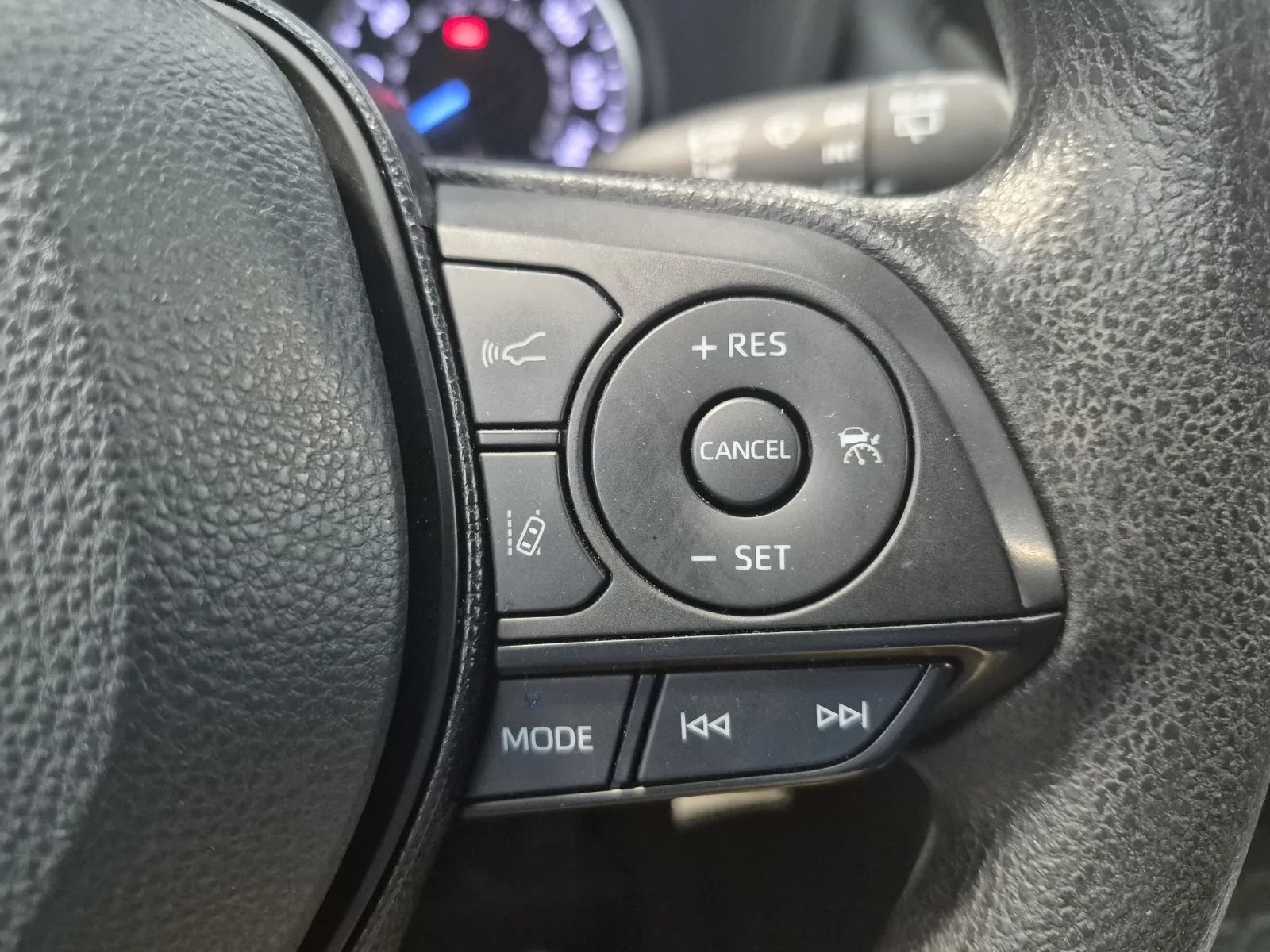 Used 2022 Toyota RAV4 LE AWD/4WD image 26