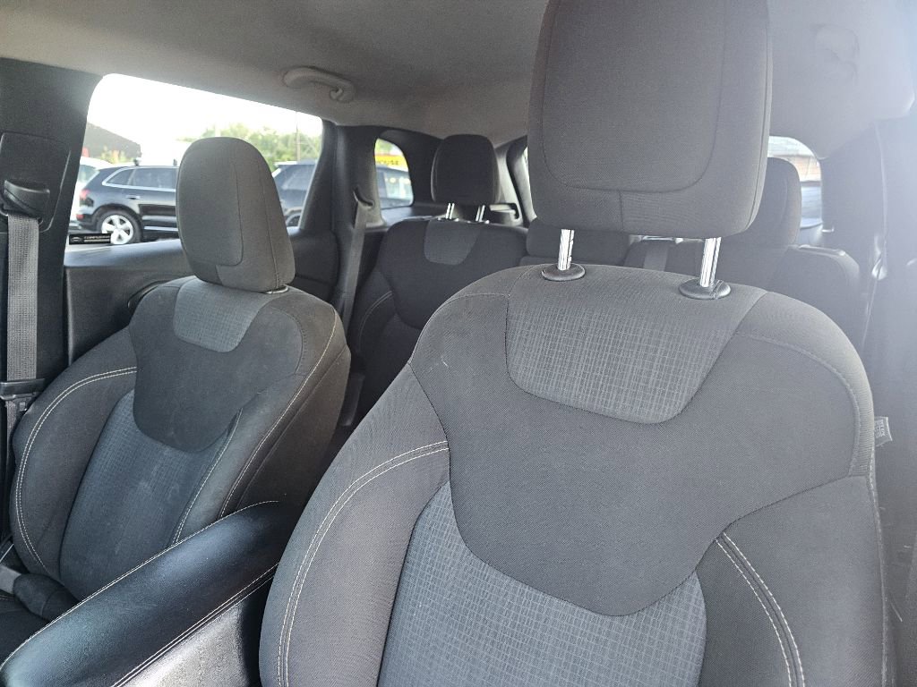 Used 2016 Jeep Cherokee Latitude w/ Safety/Convenience Group image 21