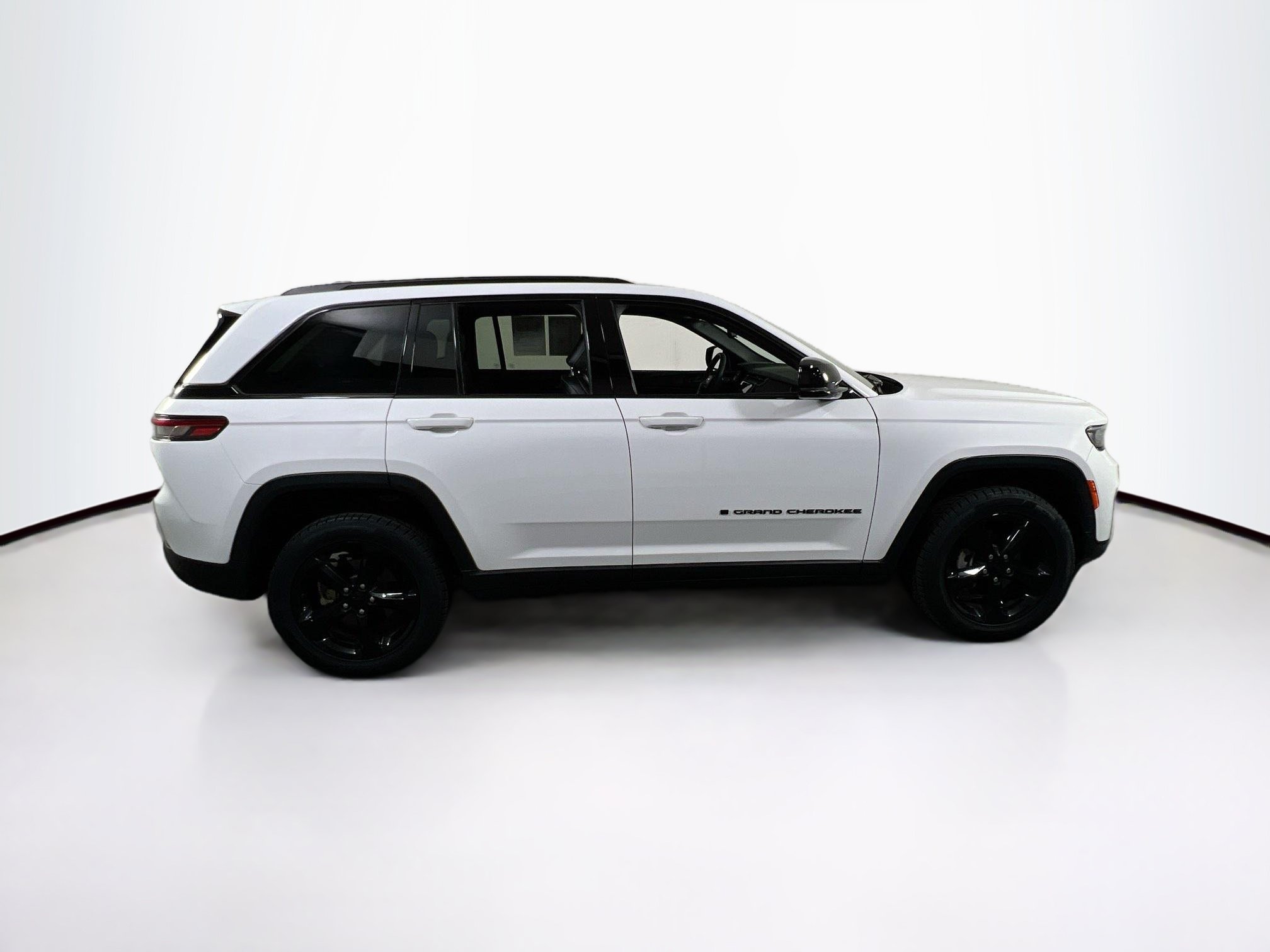 Used 2023 Jeep Grand Cherokee Altitude AWD/4WD image 4