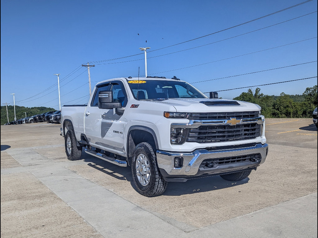 Used 2024 Chevrolet Silverado 3500 LT w/ Convenience Package AWD/4WD image 5