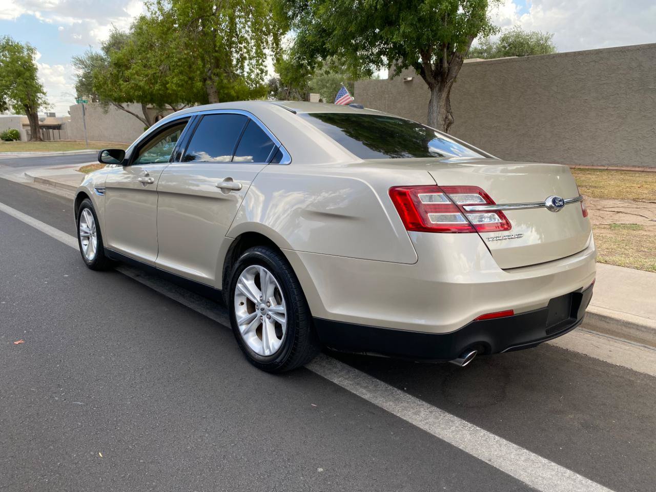 Used 2018 Ford Taurus SE FWD image 13