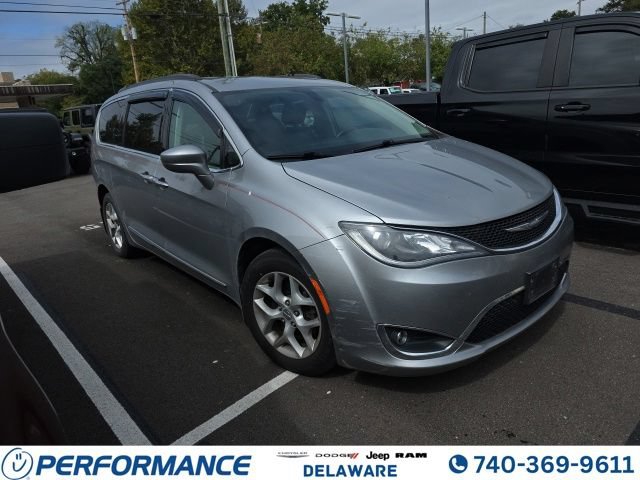 Used 2017 Chrysler Pacifica Touring-L w/ Tire & Wheel Group FWD image 1