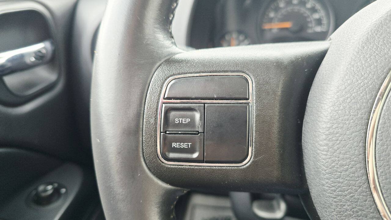 Used 2015 Jeep Patriot High Altitude FWD image 25