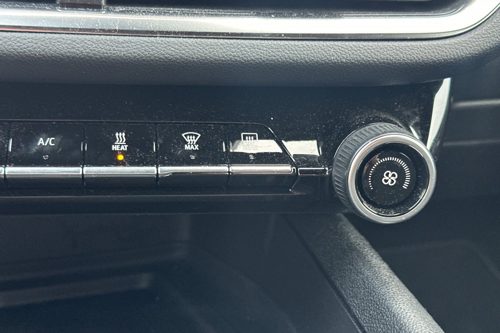 Used 2025 Chevrolet Equinox EV LT FWD image 29