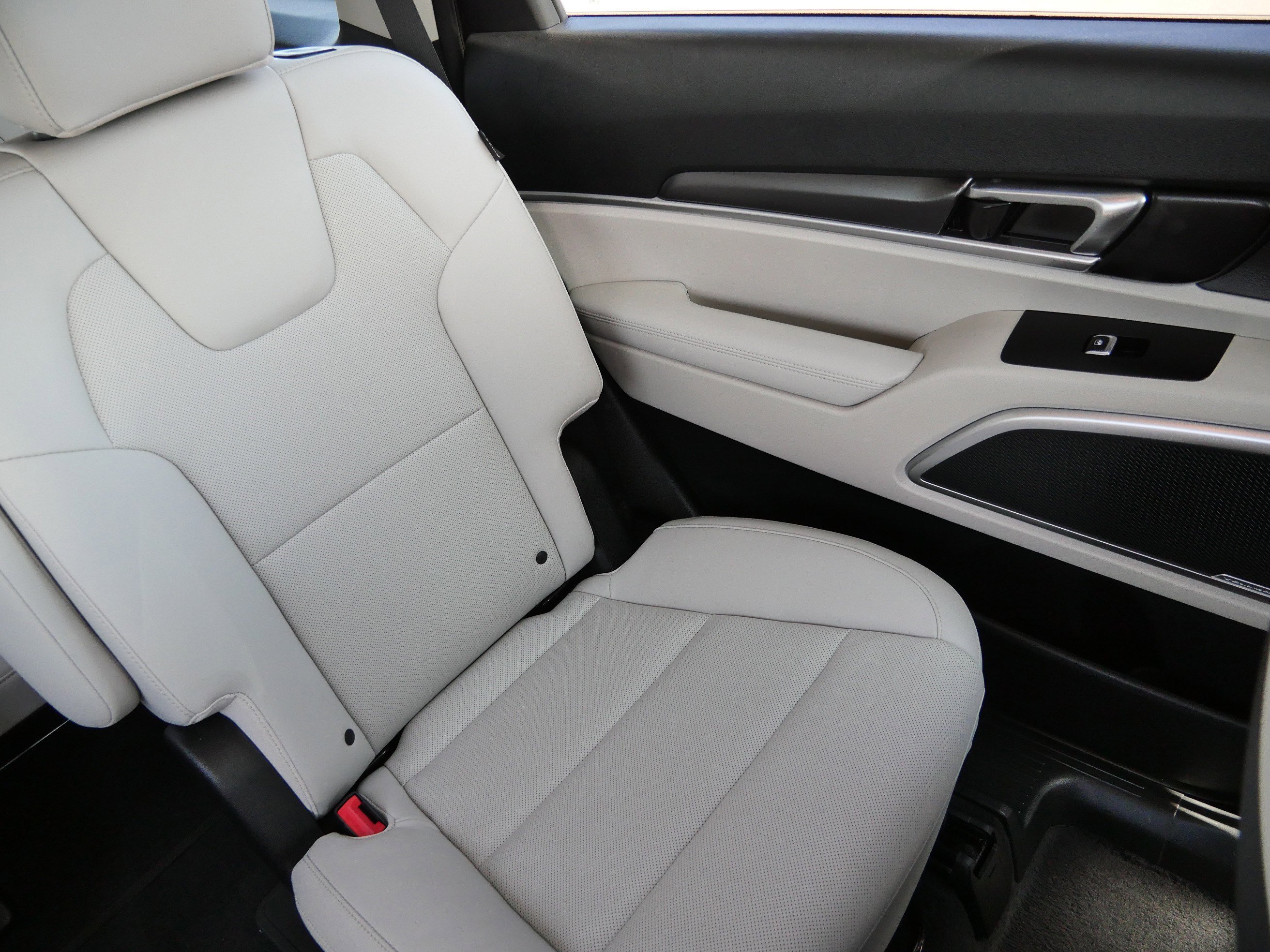 Used 2023 Kia Telluride S FWD image 14
