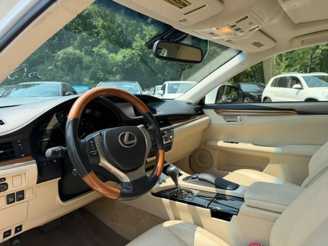 Used 2013 Lexus ES 300h w/ Luxury Pkg FWD image 10