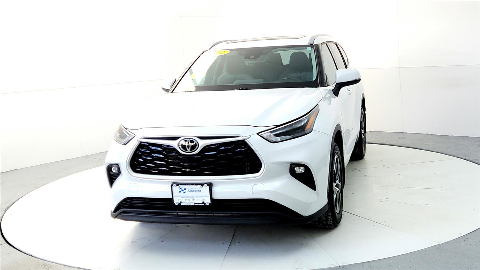 Certified 2022 Toyota Highlander XLE image 2