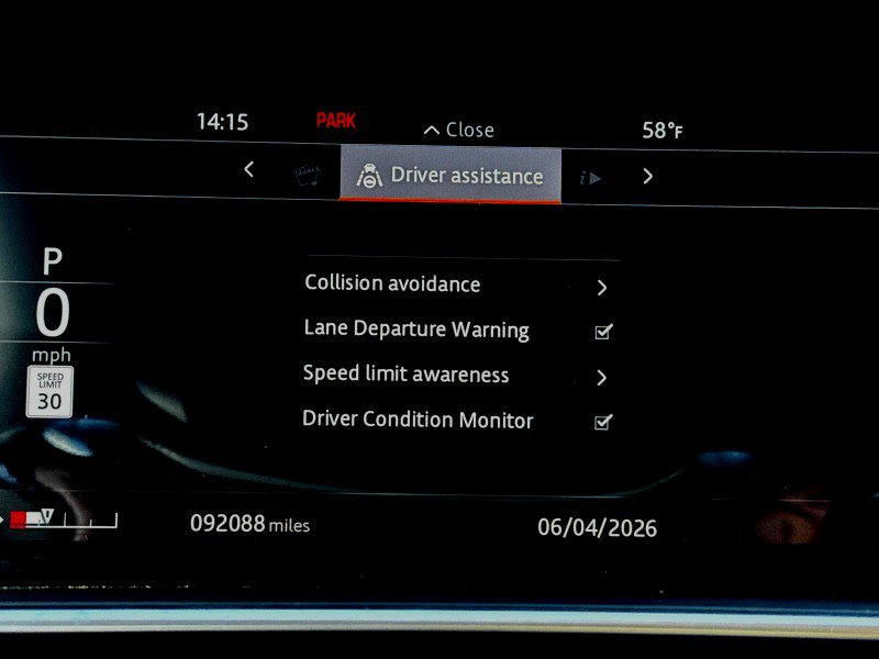 Used 2018 Land Rover Range Rover HSE image 18