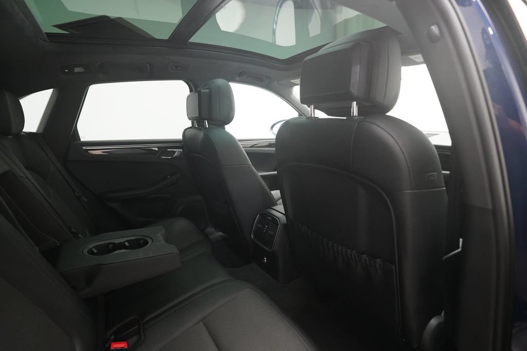 Certified 2022 Porsche Macan AWD/4WD image 27