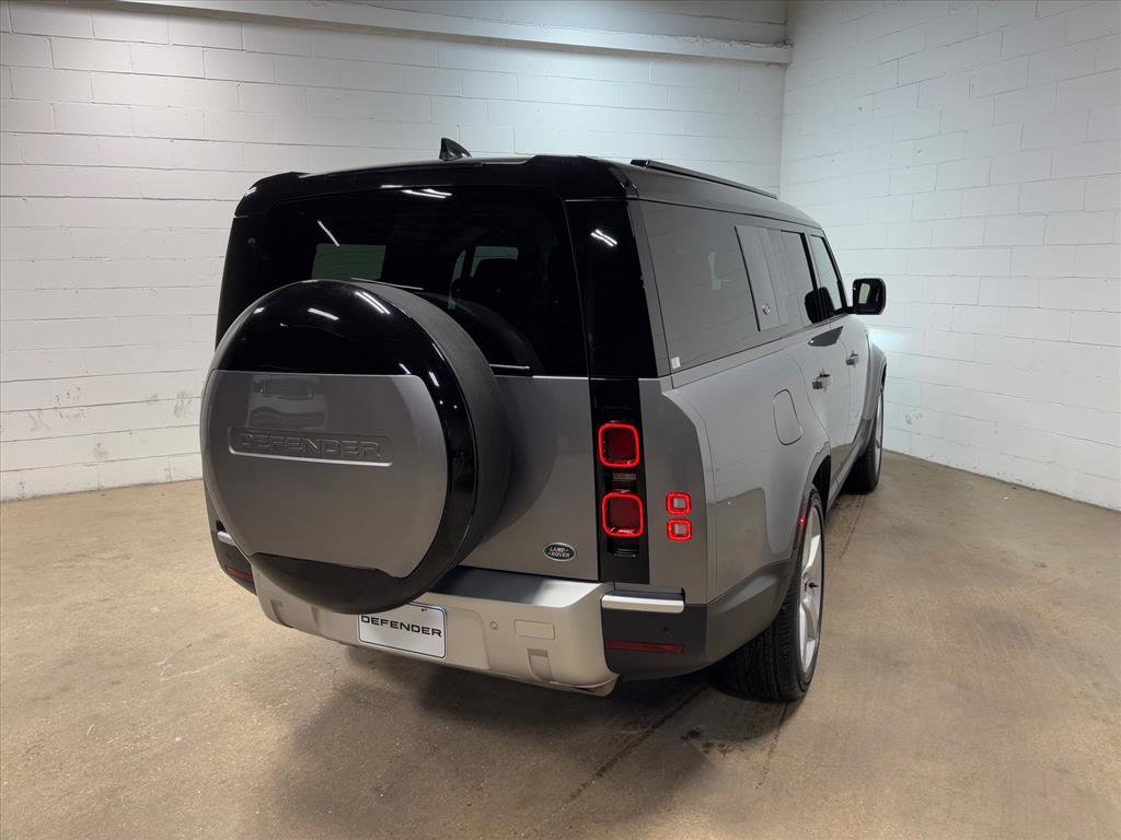Used 2023 Land Rover Defender 130 SE image 7