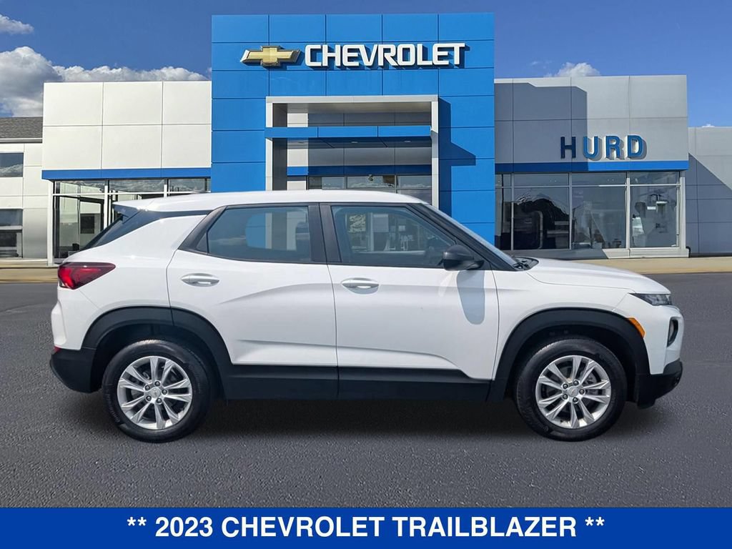 Used 2023 Chevrolet TrailBlazer LS FWD image 3