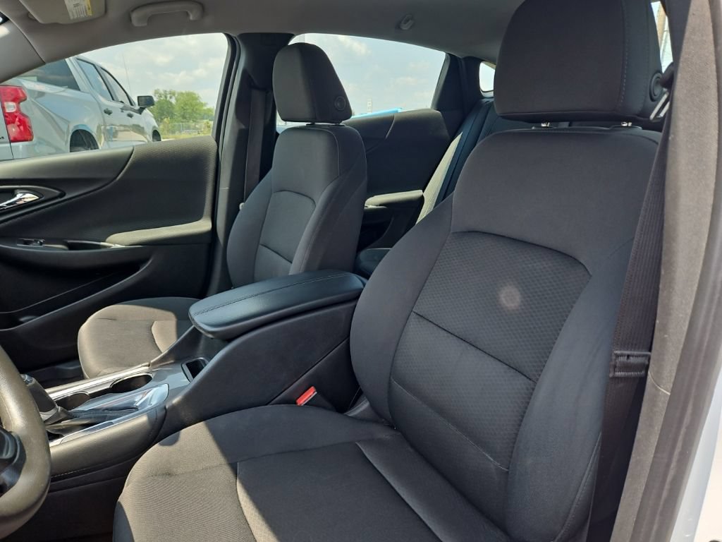 Used 2016 Chevrolet Malibu LT FWD image 12