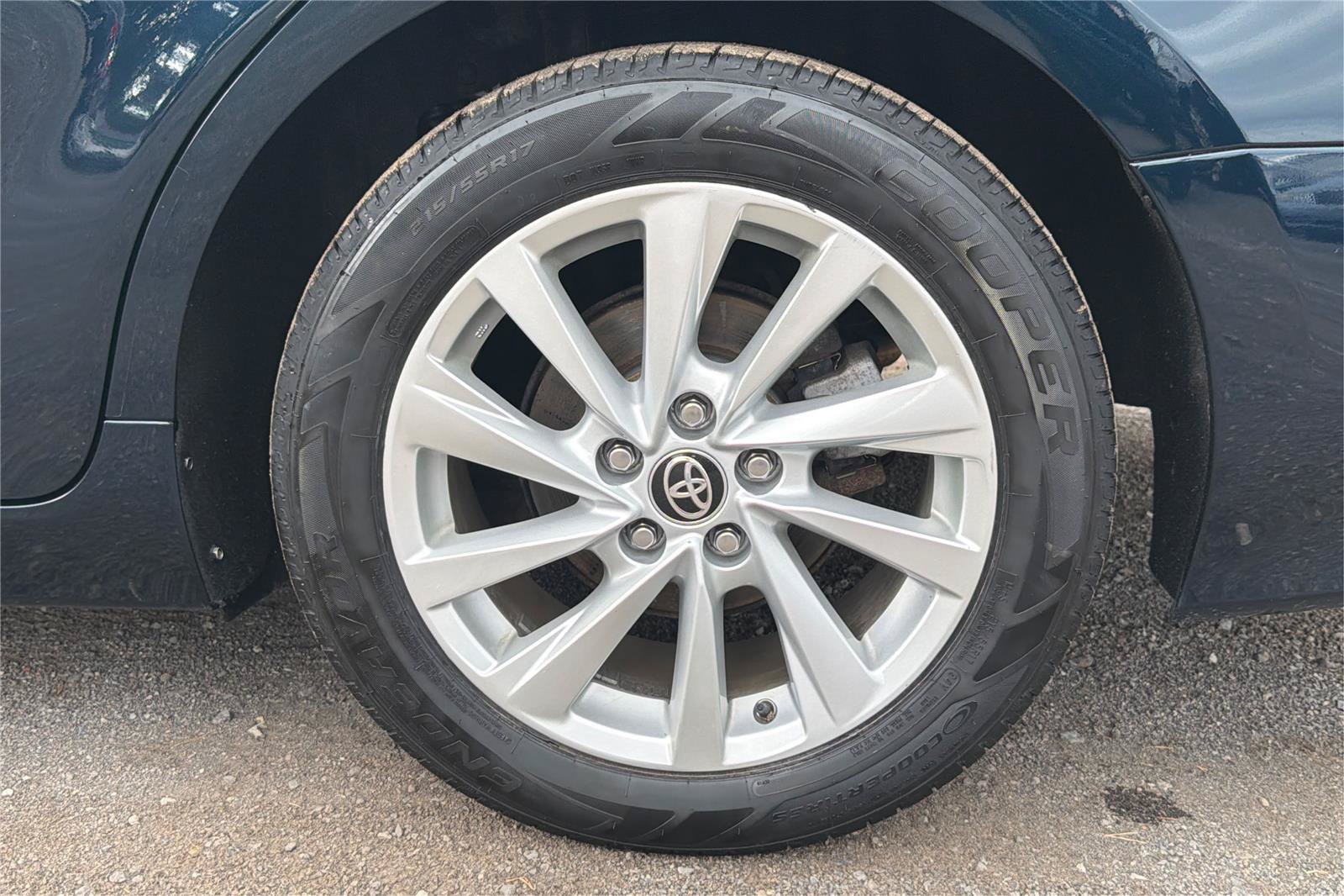 Used 2021 Toyota Camry LE FWD image 28