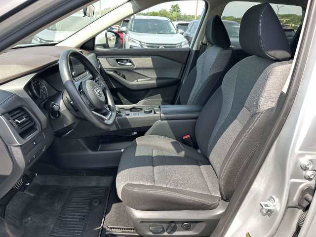 Used 2023 Nissan Rogue SV AWD/4WD image 16