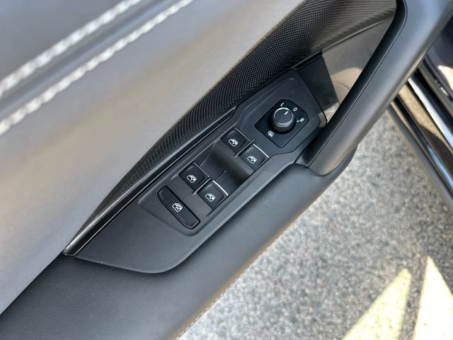 Certified 2025 Volkswagen Tiguan SE R-Line AWD/4WD image 12