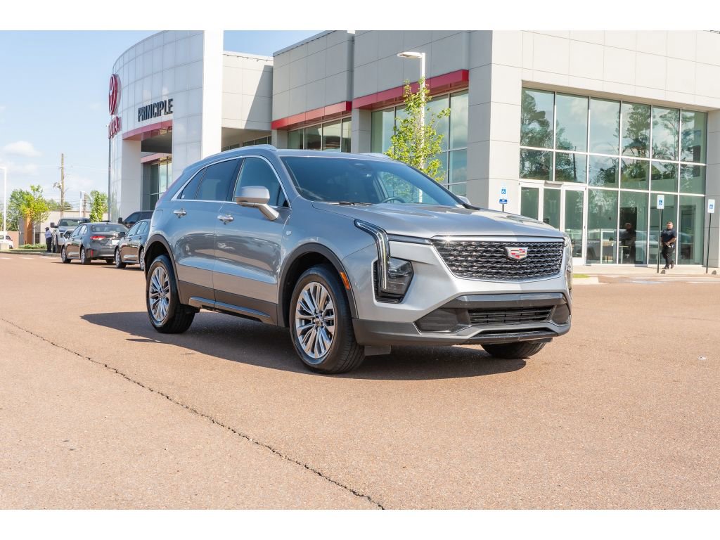 Used 2025 Cadillac XT4 Premium Luxury image 3