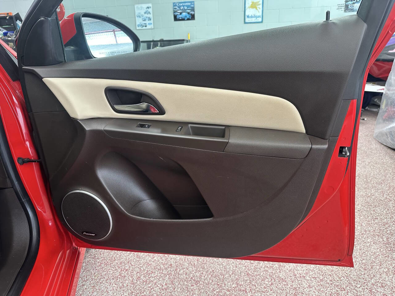 Used 2015 Chevrolet Cruze LTZ w/ Sun, Sound and Sport Package image 33