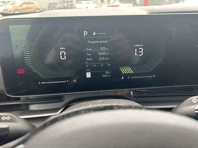 Certified 2025 Kia Carnival EX image 13