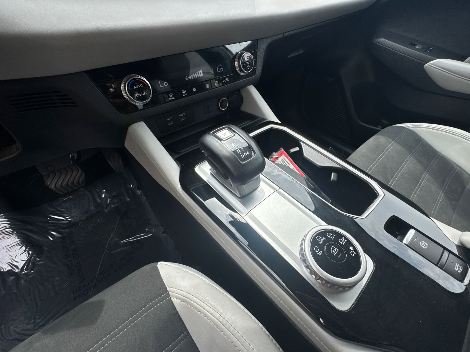 Used 2025 Mitsubishi Outlander SE FWD image 30