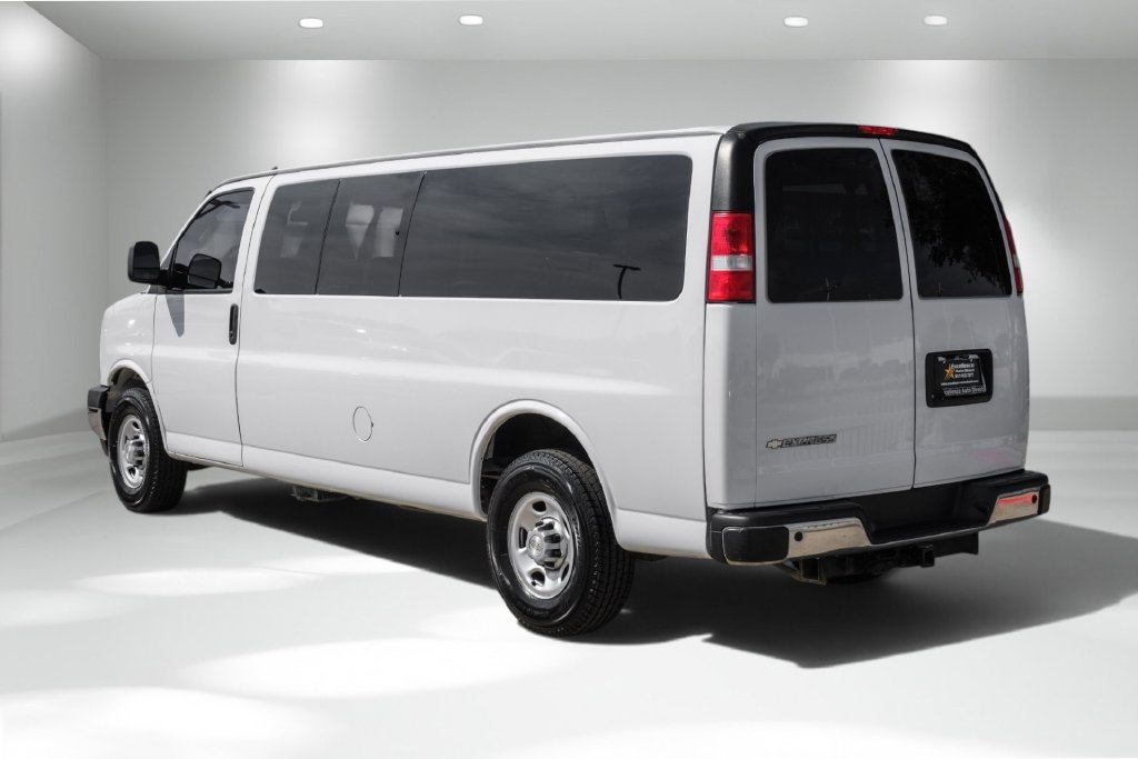 Used 2021 Chevrolet Express 3500 LS w/ Chrome Appearance Package RWD image 8