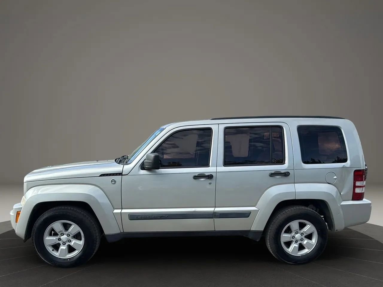 Used 2009 Jeep Liberty Sport image 17