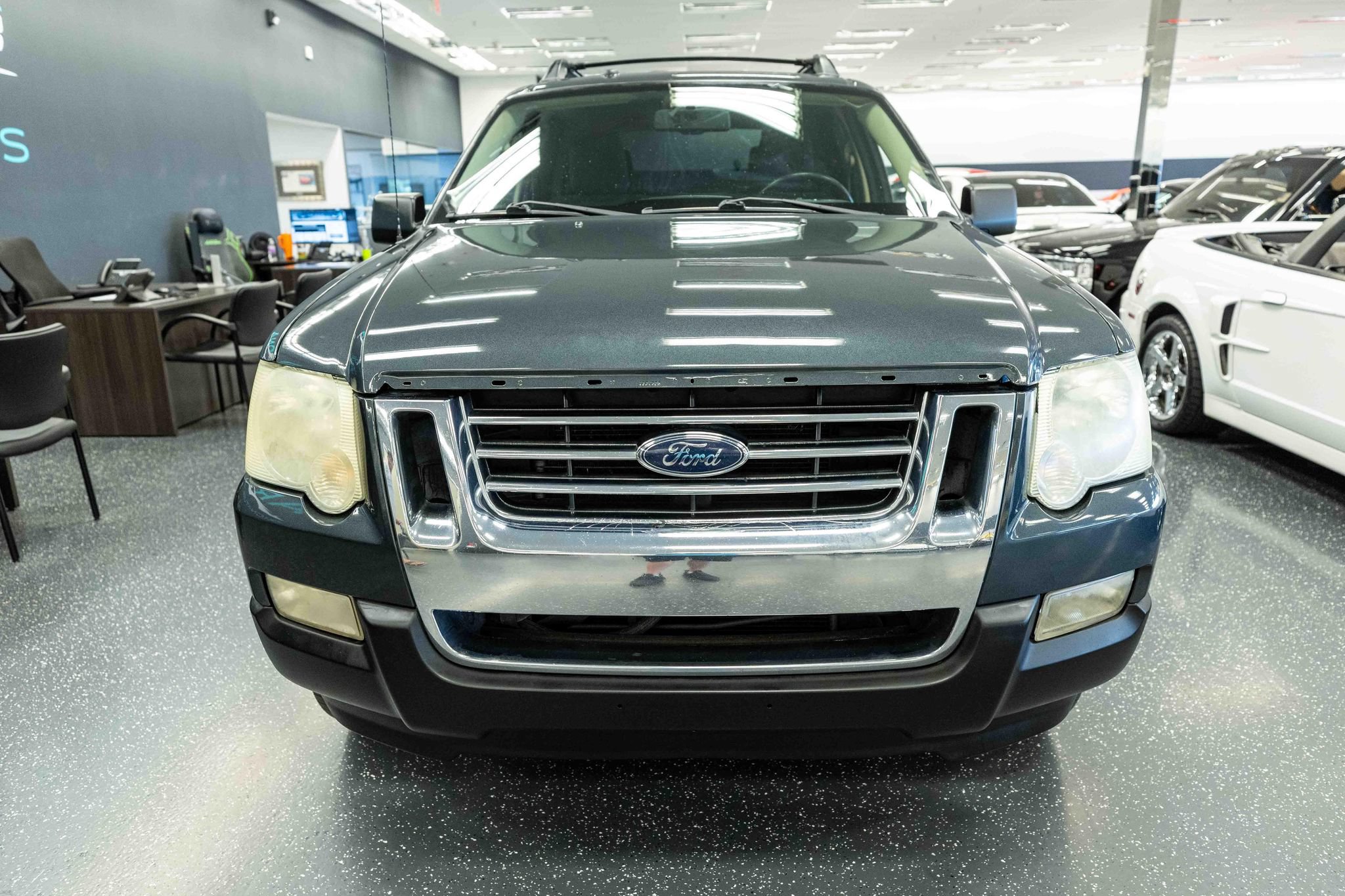 Used 2010 Ford Explorer Sport Trac XLT RWD image 2
