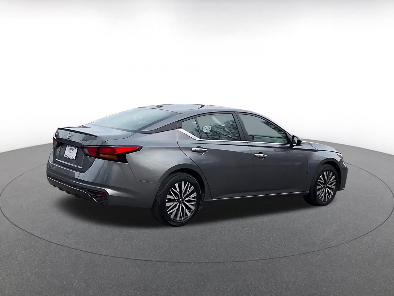 Used 2025 Nissan Altima 2.5 SV image 15