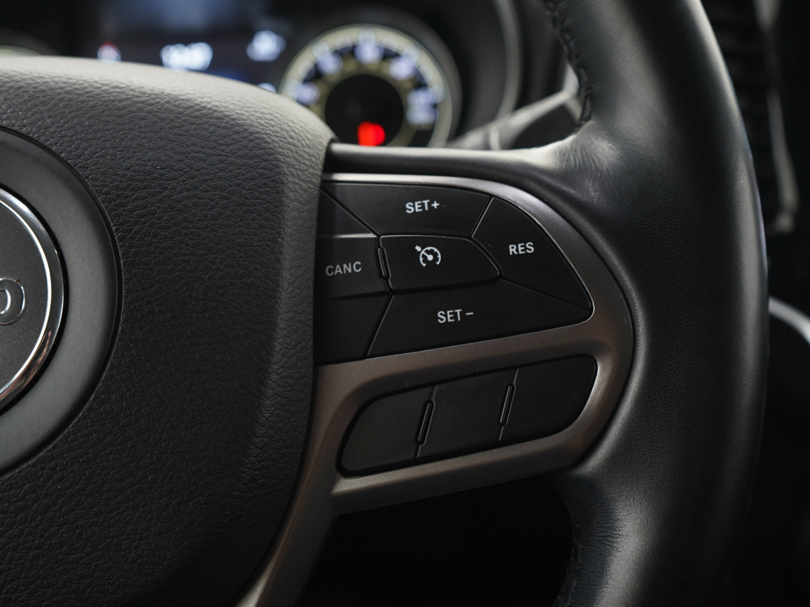 Used 2020 Jeep Cherokee Limited AWD/4WD image 25