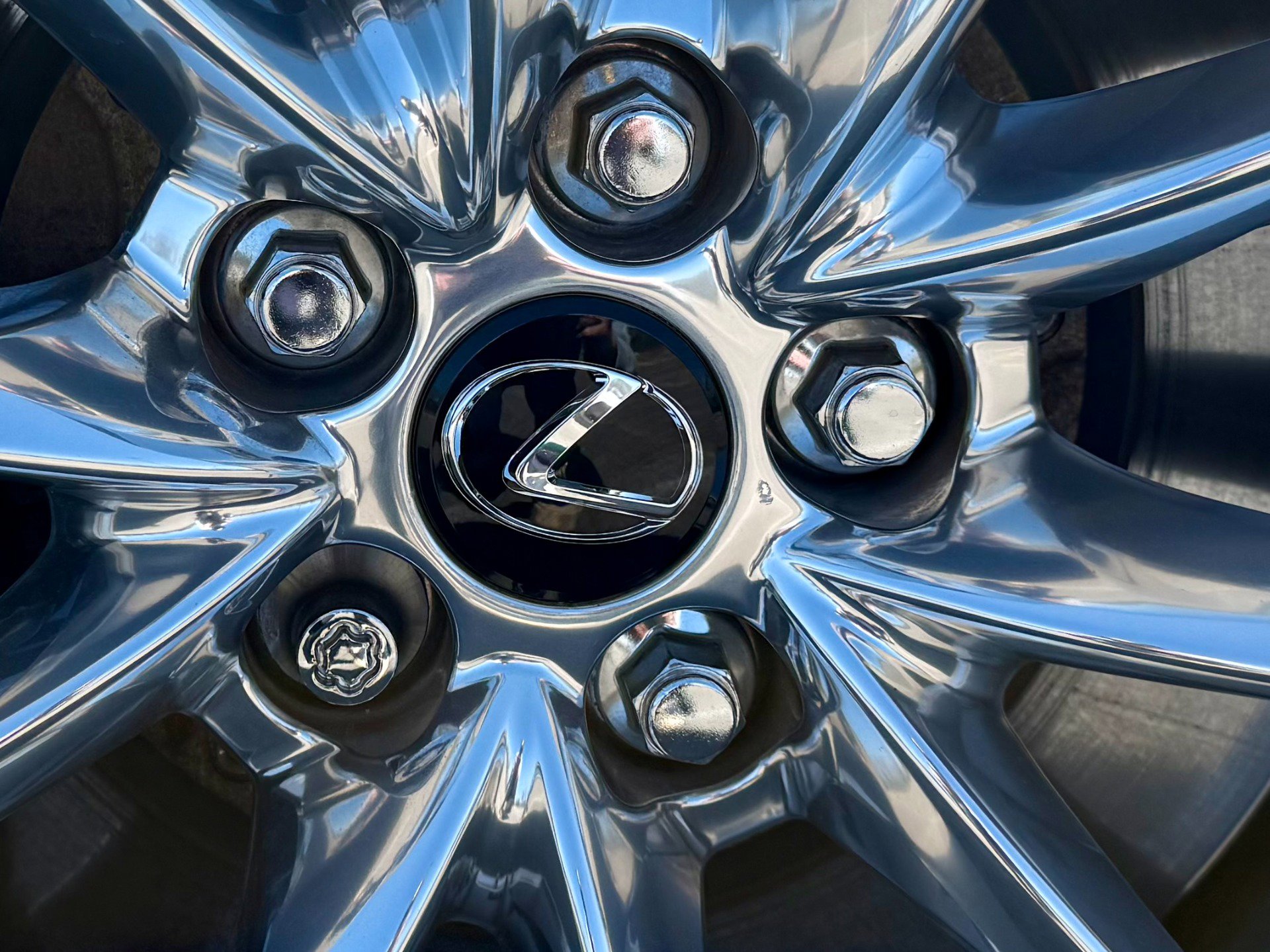 Used 2018 Lexus LC 500h w/ Touring Package image 19