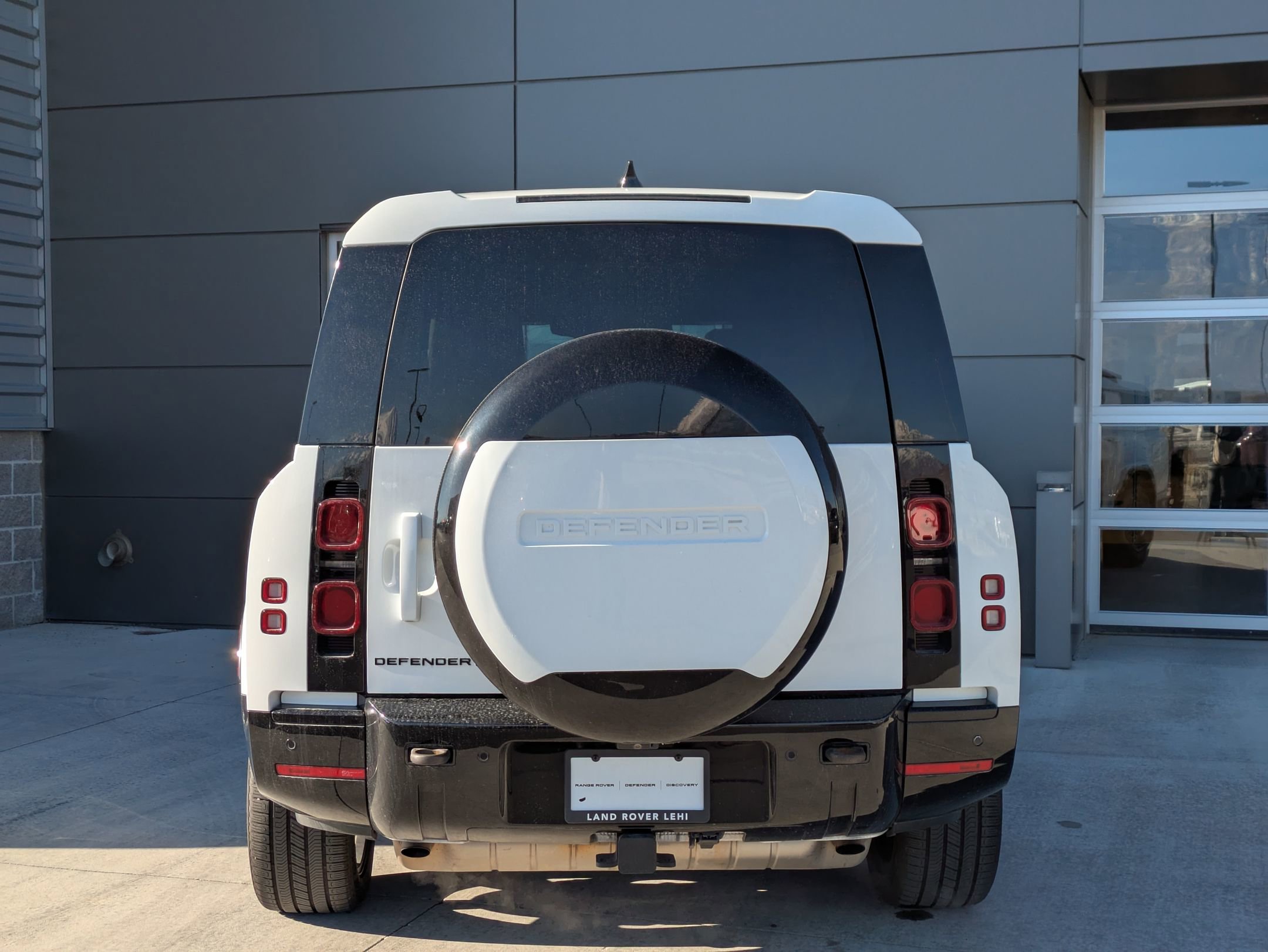 Used 2024 Land Rover Defender 130 X-Dynamic SE image 7