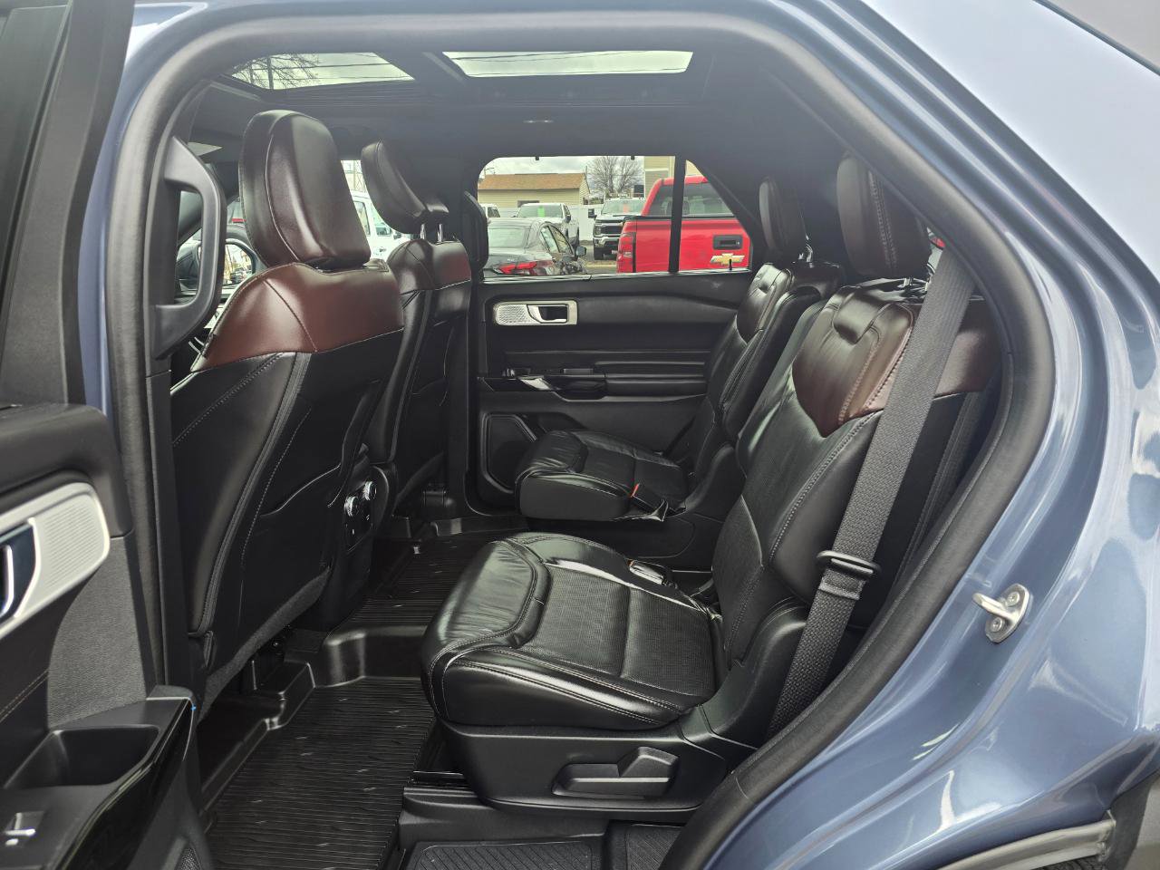 Used 2021 Ford Explorer Platinum w/ Equipment Group 601A AWD/4WD image 15