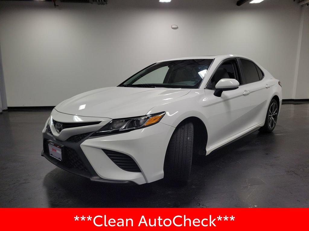Used 2018 Toyota Camry SE w/ Moonroof Package FWD image 4