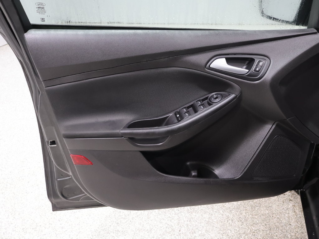 Used 2015 Ford Focus SE FWD image 12