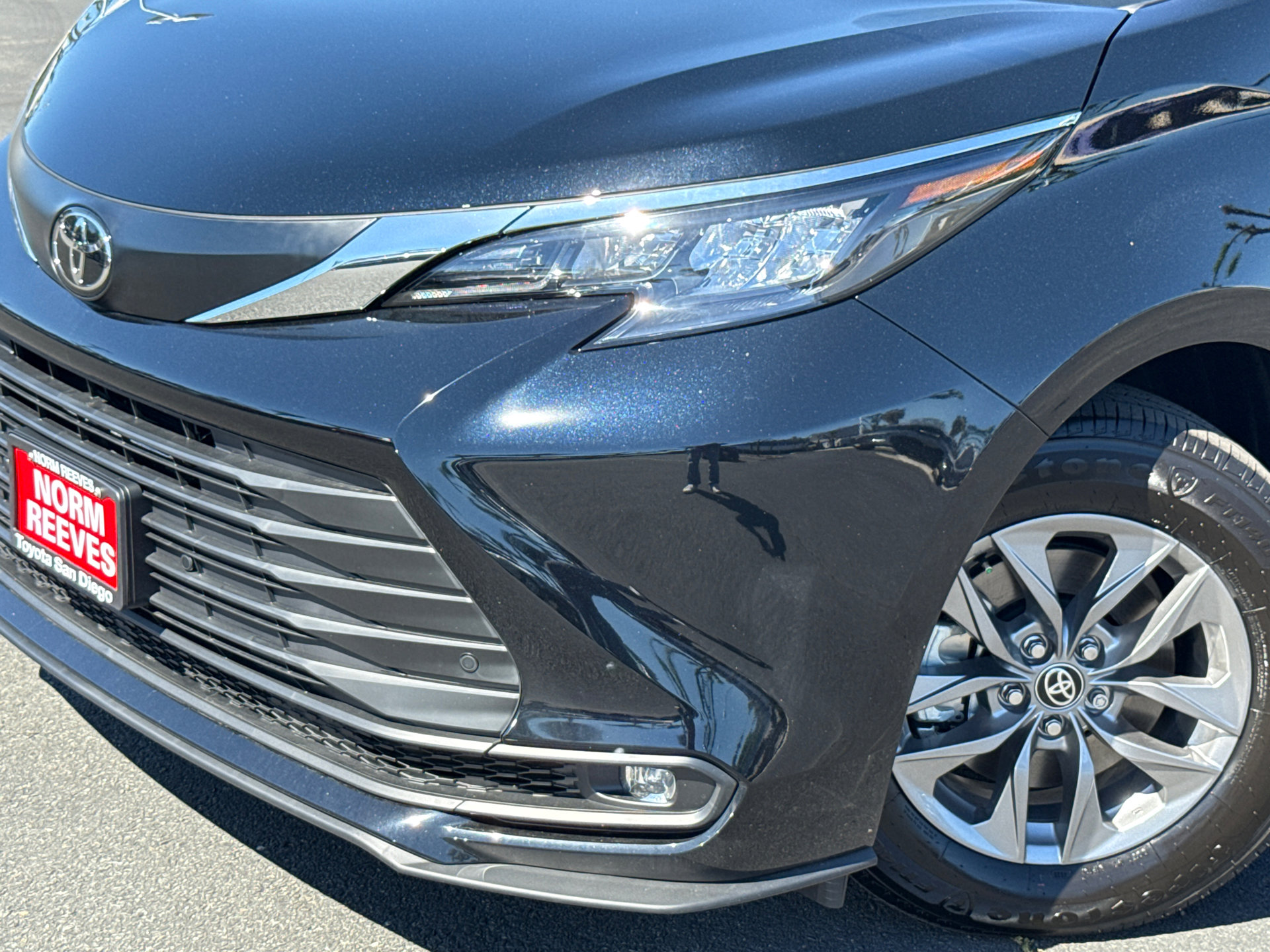 Certified 2026 Toyota Sienna XLE image 3