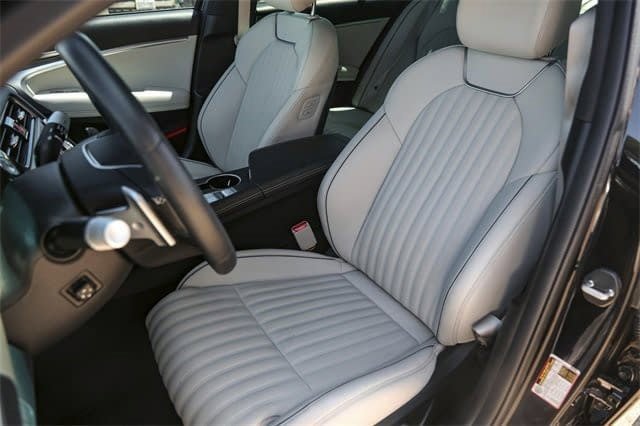 Used 2025 Genesis G70 3.3T Advanced image 9