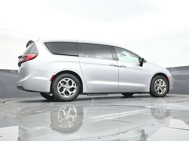 Used 2024 Chrysler Pacifica Limited FWD image 46