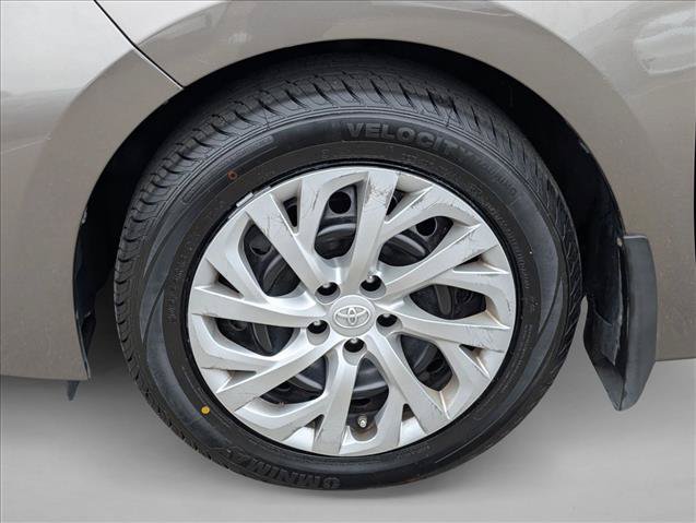 Used 2018 Toyota Corolla LE FWD image 22