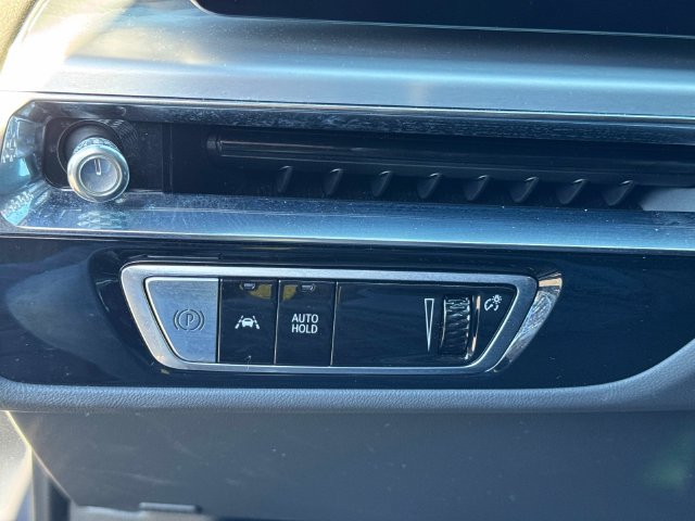 Certified 2025 Cadillac Lyriq Luxury w/ LPO, Floor Liner Package AWD/4WD image 29
