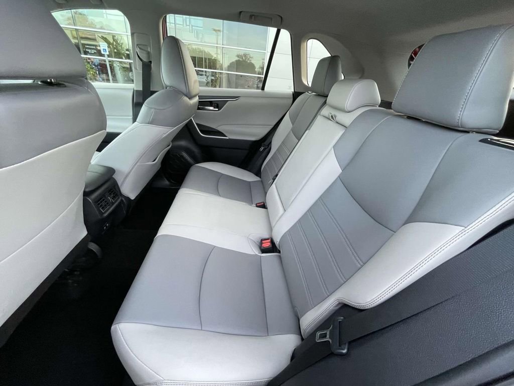 Used 2020 Toyota RAV4 XLE Premium image 12