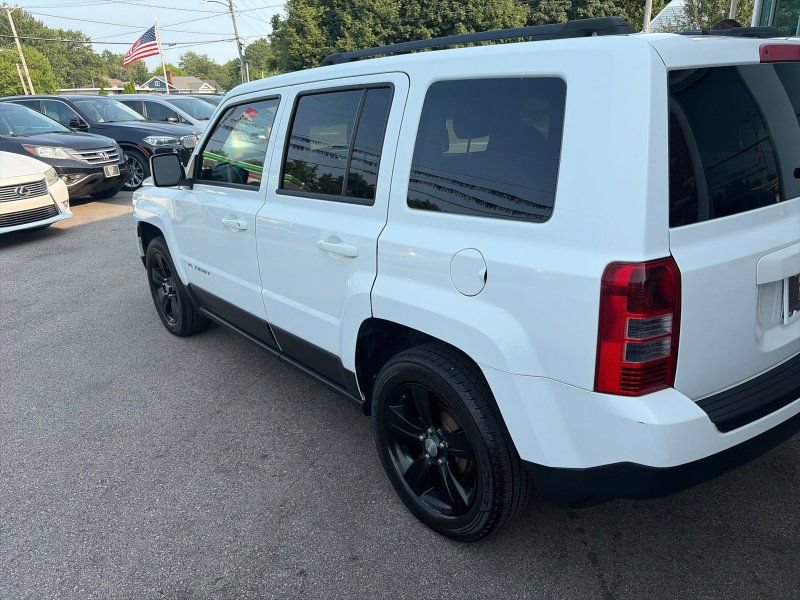 Used 2016 Jeep Patriot Latitude FWD image 7