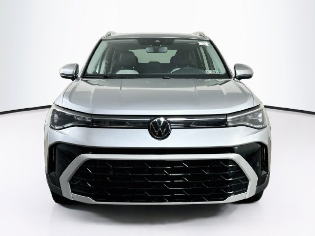 Used 2025 Volkswagen Taos SEL AWD/4WD image 2